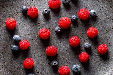 raspberries, blueberries and cereals, the basis for a tasty healthy dessert