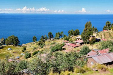 Taquile Adası 'ndan Titicaca Gölü' nün havadan görünüşü