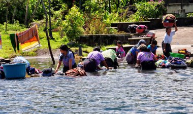 Atitlan Gölü 'ndeki San Antonio Palopo bir tekneden görüldü..