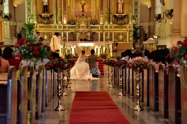 菲律宾 2019年2月 在菲律宾教堂举行的婚礼 — 图库照片