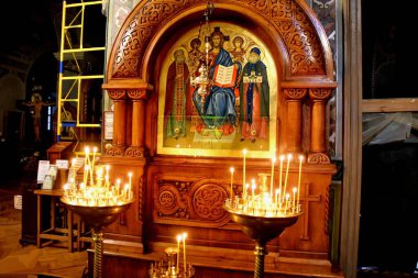 Kyiv, Ukrayna, 2 Ocak 2022: Vydubychi Manastırı 'ndaki iç tapınak Ukrayna' nın başkenti Kyiv 'de tarihi bir manastır. Vydubitsky Manastırı - Kyiv 'deki en eski Ortodoks manastırlarından biri