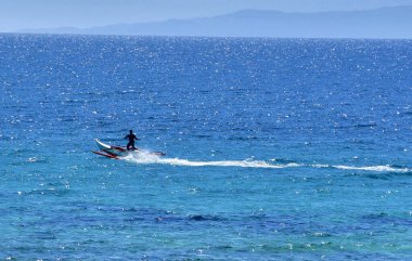 Filipinli balıkçı Banca teknesinde Sabah Cebu, Filipinler 'de