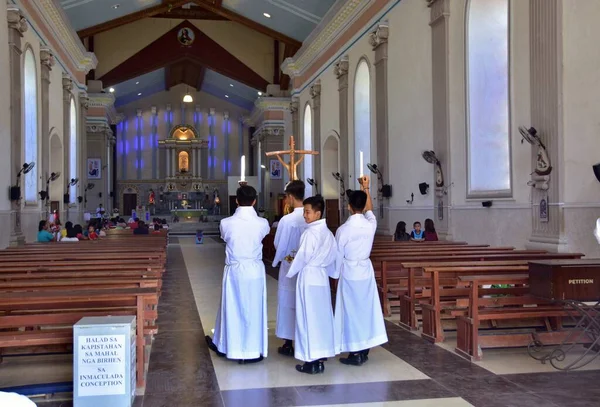 Oslob Cebu 필리핀 2019 필리핀 Cebu Oslob 의식에 가톨릭 신자들 — 스톡 사진