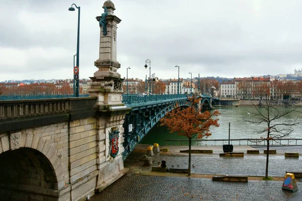 法国里昂 2023年1月1日 里昂古城和历史名城在雨天的美景 — 图库照片