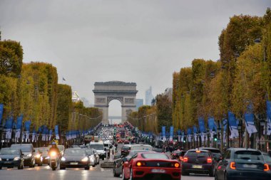 Paris, Fransa - 31 Aralık 2022: Paris, Fransa 'da Zafer Takı.