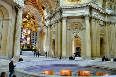 Paris, Fransa - 26 Kasım 2022: Paris, Fransa 'daki Hotel des Invalides' in içi