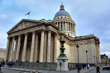 Paris, Fransa - 3 Ocak 2023: Paris, Fransa 'nın 5. bölgesinin Latin Mahallesi' nde Pantheon binası.