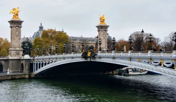 Paris Fransa Kasım 2022 Paris Teki Pont Alexandre Iii Köprüsünün — Stok fotoğraf