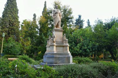 Ioannis Varvakis 'in klasik mermer heykeli Yunanistan' ın başkenti Atina 'daki Zappeion' da yer alan bir Yunan korsan, hayırsever ve Filiki Eteria üyesi.. 