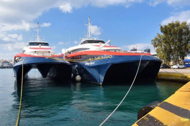 Pire, Attica, Yunanistan - 11 Ocak 2020. Pire limanının manzarası - Yunanistan 'ın en büyük limanı ve Akdeniz' in en büyüklerinden biri. Pire Limanı Akdeniz 'deki yolcu gemileri için önemli bir istikamet..