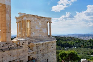 Atina, Yunanistan - 18 Ekim 2021: Nika Apteros Tapınağı. Akropolis, Atina, Yunanistan