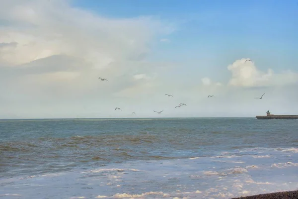 Gyönyörű Kilátás Manche Csatornára Hullámokkal Széllel Felhőkkel Normandiában Észak Franciaországban — Stock Fotó