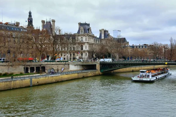フランス 2022年11月27日 パリ市の歴史的中心部の美しい景色 — ストック写真