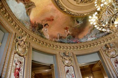 Paris, Fransa - 27 Kasım 2022: Palais Garnier operasının içi
