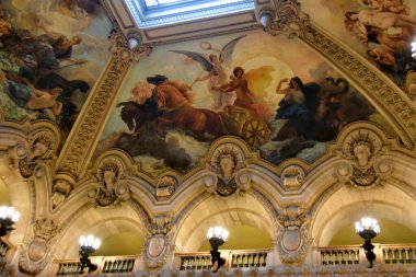 Paris, Fransa - 27 Kasım 2022: Palais Garnier operasının içi