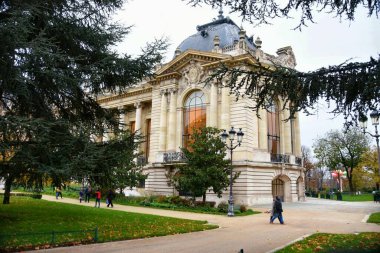 Paris, Fransa - 27 Kasım 2022: Petit Palais veya Küçük Saray Paris Sanat Müzesi