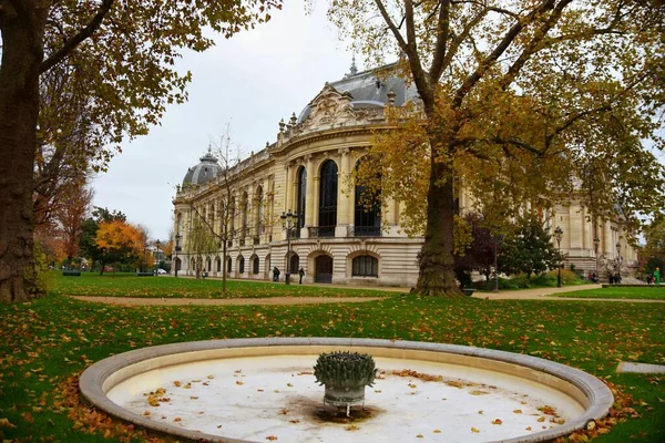 フランス 2022年11月27日 プティ パレまたは小宮殿の眺めパリの美術館 — ストック写真