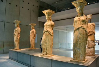ATİNA, GREECE - 19 Ekim 2016: Akropol Müzesi, Atina Akropolü 'nün Yunanistan' daki arkeolojik sahasının bulgularını konu alan bir arkeoloji müzesi.