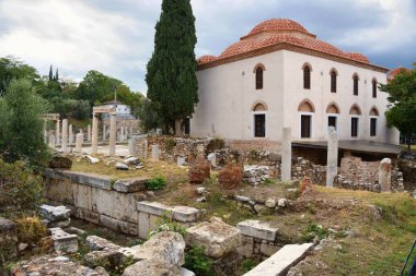 Atina ve Yunanistan 'da antik sütunlu Roma Agora harabeleri