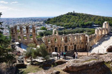 Atina, Yunanistan - 18 Ekim 2021: Atina, Yunanistan yakınlarındaki Odeon Herodes Atticus tiyatrosu.