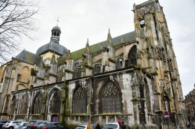 Dieppe, Fransa 'da St. Jacques Kilisesi' nin dışında..