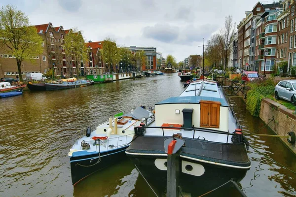 Amsterdam Netherlands April 2023 Scenic Amsterdam Canals Surrounded Charming Architecture — Stock Photo, Image