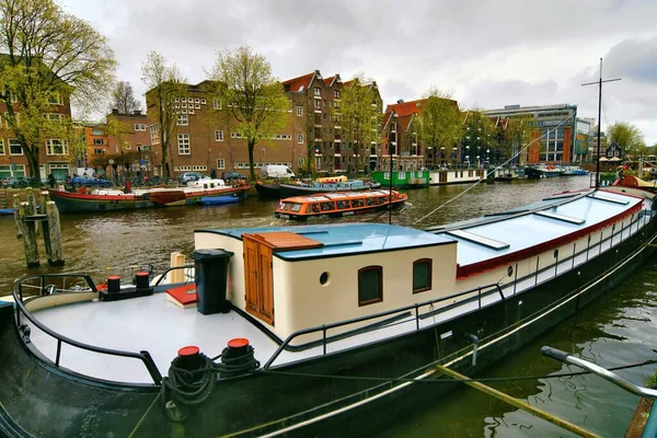 Amsterdam Netherlands April 2023 Scenic Amsterdam Canals Surrounded Charming Architecture — Stock Photo, Image