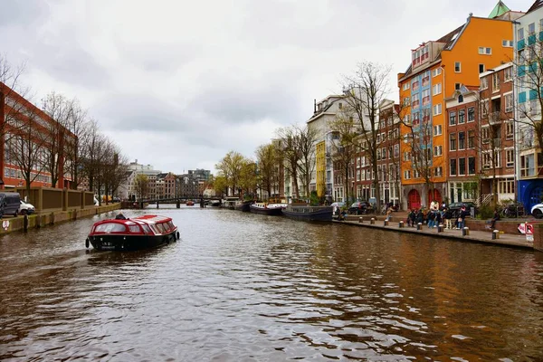 Amszterdam Hollandia 2023 Április Gyönyörű Kilátás Amszterdami Csatornákra Színes Házakkal — Stock Fotó