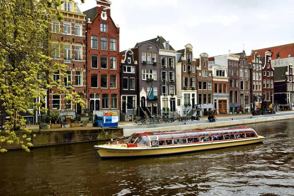 Amsterdam Nizozemsko Dubna 2023 Krásný Výhled Amsterdamské Kanály Obklopené Pestrobarevnými — Stock fotografie