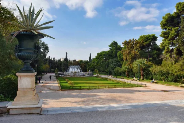 Αθήνα Αττική Ελλάδα Κήπος Μαρμάρινη Κρήνη Μπροστά Από Ζάππειο Μέγαρο — Φωτογραφία Αρχείου