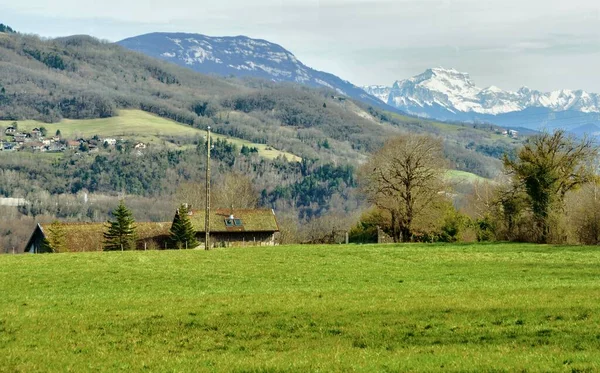 Vista Panorámica Del Pueblo Montaña Auvernia Ródano Alpes Francia — Foto de Stock