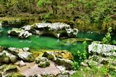 Dağ nehri Valserine İlkbaharda Rhone-Alpes, Fransa