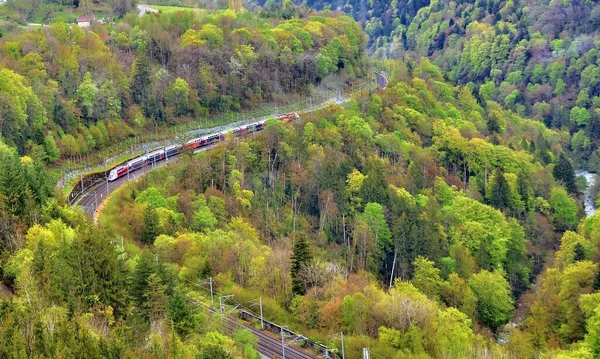 Uitzicht Vanuit Lucht Een Trein Een Spoorweg Franse Alpen Rhône — Stockfoto
