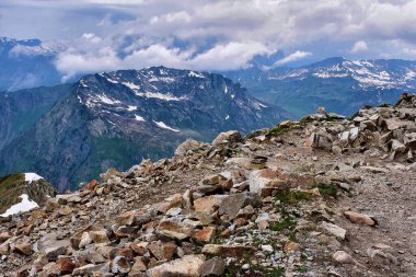 Le Brevent 'ten Mont Blanc kalabalığının manzara görüntüsü