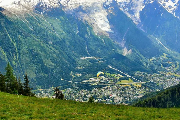 Brevent Frankrijk Juni 2023 Paragliding Bij Mont Blanc Een Zonnige — Stockfoto