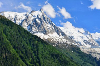 Fransız Alplerindeki Aiguille du Midi Dağı 'nın güzel manzarası
