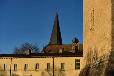 Ambronay, Fransa - 08 Aralık 2022: Ambronay Abbey 'nin mimari ve dış mimarisi