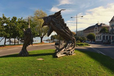 Evian-les-Bains, Fransa - 9 Eylül 2022: Fransa 'nın Evian-les-Bains kentindeki eski kasaba binaları