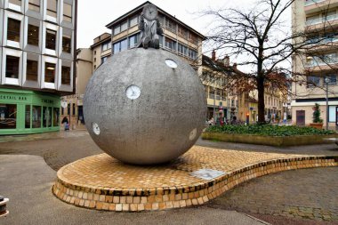 Dijon, Fransa - 24 Ocak 2024: Dijon, Fransa 'daki tarihi şehir caddesinin manzarası