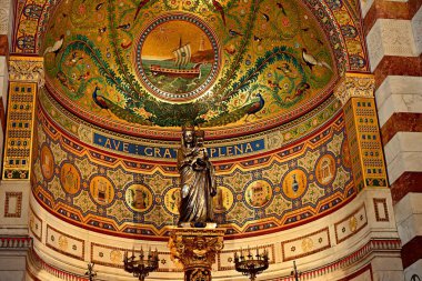 Marsilya, Fransa - 4 Haziran 2024: Marsilya, Fransa 'daki Katedral Notre-Dame-de-la-Ga rde Katedrali