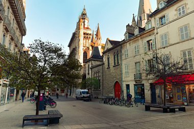 DIJON, FRANCE 'daki eski kilise ve tarih merkezi