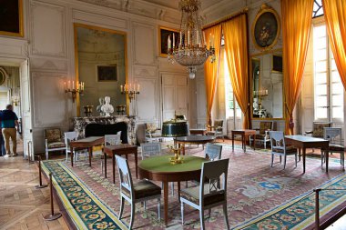 Versailles, Fransa - 18 Haziran 2023 Versailles, Fransa 'daki Grand Trianon şatosunun içi