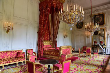 Versailles, Fransa - 18 Haziran 2023 Versailles, Fransa 'daki Grand Trianon şatosunun içi