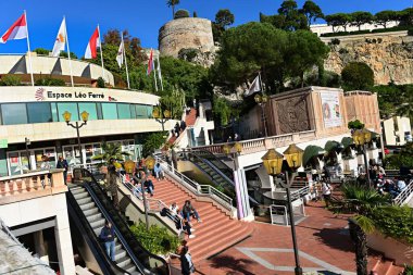 Monte Carlo, Monaco - 27 Ekim 2023: Monte Carlo 'nun güzel sokakları ve eski lüks binaları