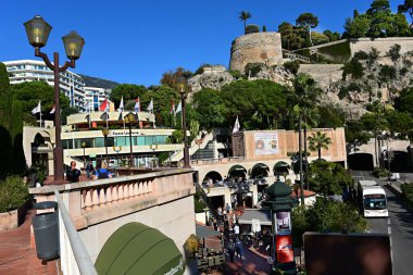 Monte Carlo, Monaco - 27 Ekim 2023: Monte Carlo 'nun güzel sokakları ve eski lüks binaları
