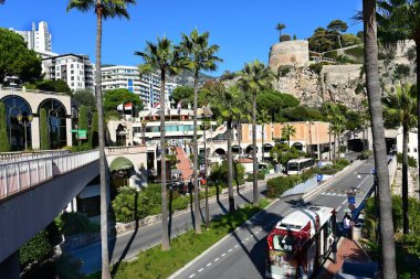 Monte Carlo, Monaco - 27 Ekim 2023: Monte Carlo 'nun güzel sokakları ve eski lüks binaları