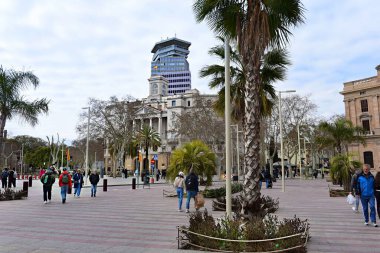 Barselona, İspanya - 03 Mart 2024: İspanya 'nın Barcelona kentinin sokaklarında uzanan eşsiz mimariye bir bakış.