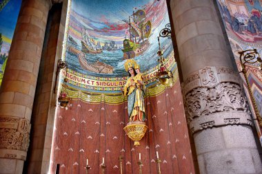 Barselona, İspanya - 3 Mart 2023: Barcelona, İspanya 'da İsa' nın Kutsal Kalbi Tapınağı