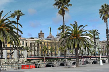 Barcelona, İspanya - 02 Mart 2024: Vell limanı veya Barcelona 'daki eski liman manzarası