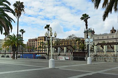 Barcelona, İspanya - 02 Mart 2024: Vell limanı veya Barcelona 'daki eski liman manzarası